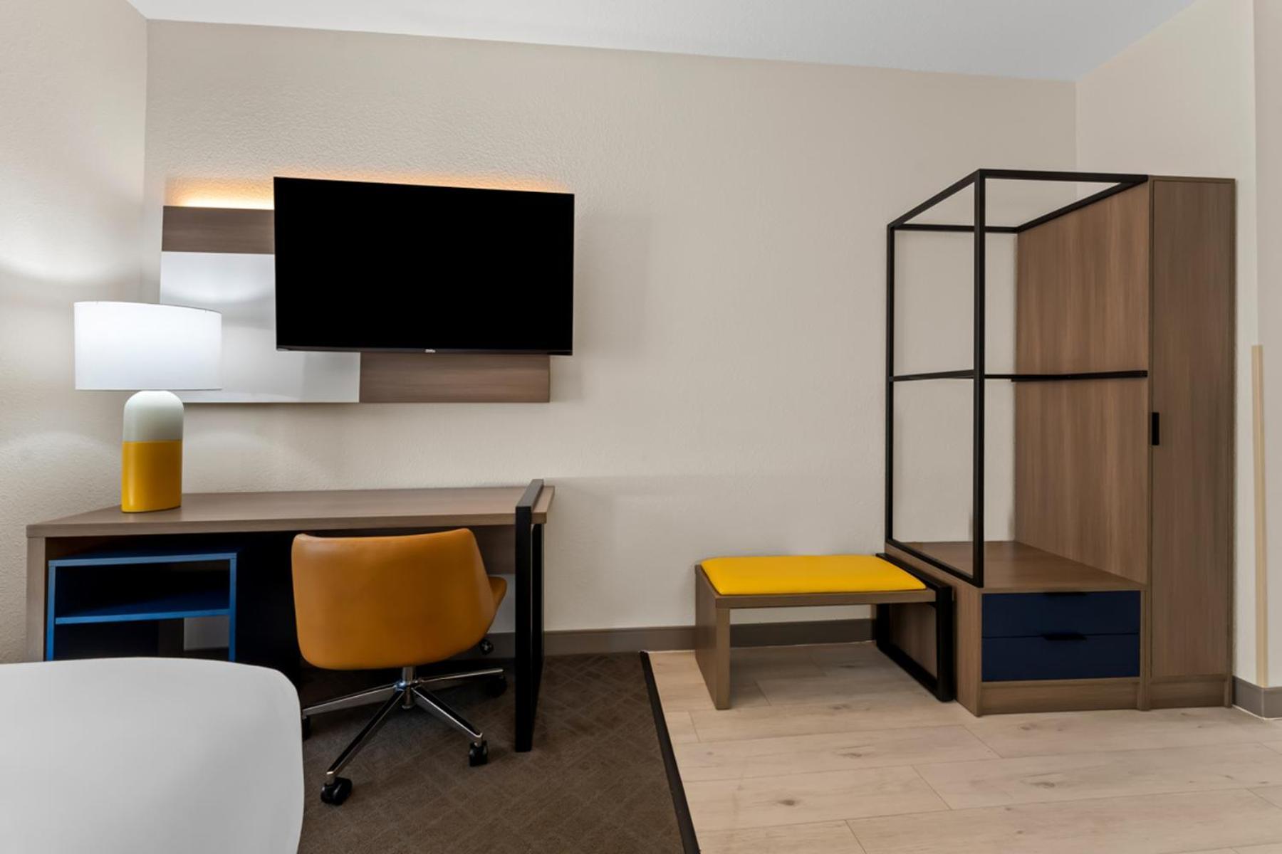 Comfort Suites Augusta Riverwatch Room photo