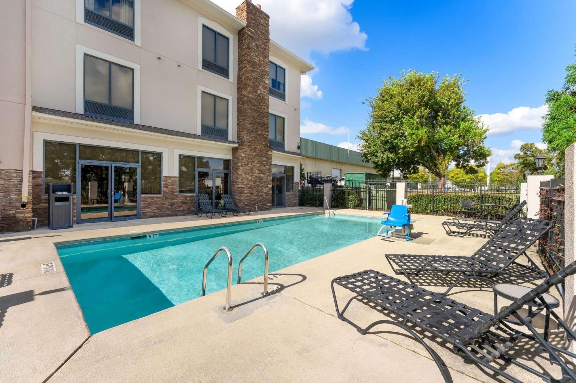 Comfort Suites Augusta Riverwatch Exterior photo